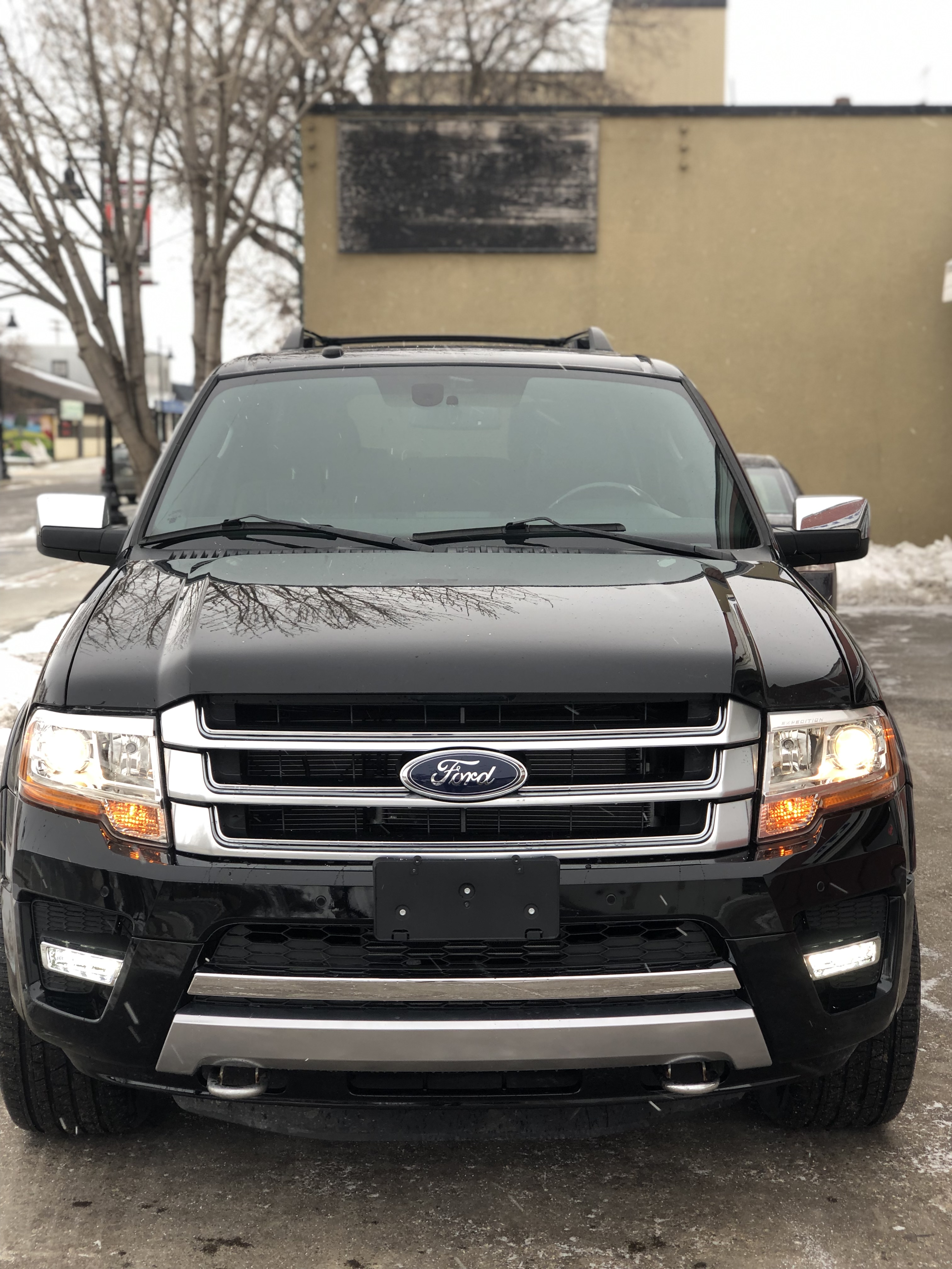 The same Ford Expedition after the front end was rebuilt